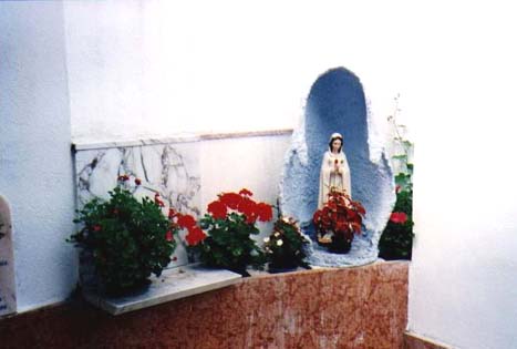 Madonna Rosa Mistica Statue