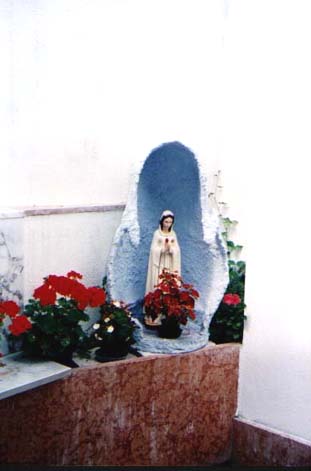 Madonna Rosa Mistica Statue